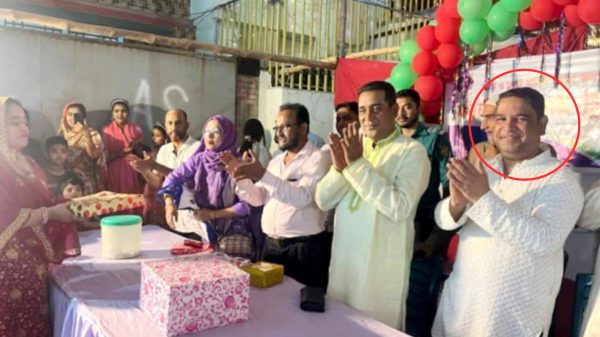 আ' লীগের সেই পল্টিবাজ আরজু এবার ওসির সাথে ভাইরাল