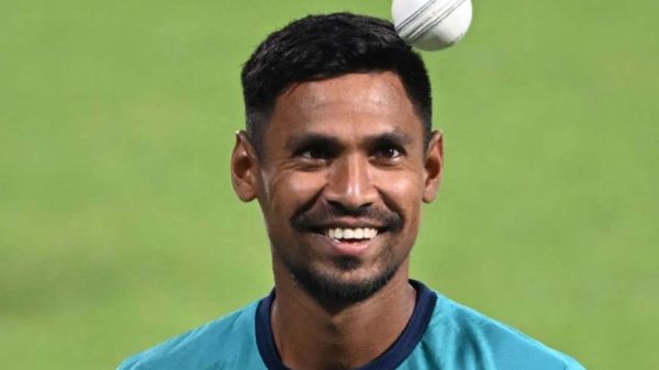 বোর্ডের নির্দেশের পর মোস্তাফিজকে নিয়ে ঘোষণা দিল কলকাতা