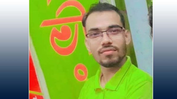 প্রতারণার অভিযোগে স্বামীর বিরুদ্ধে স্ত্রীর আইনি লড়াইয়ের ঘোষণা, ৭ বছরের সন্তান নিয়ে অসহায় মা